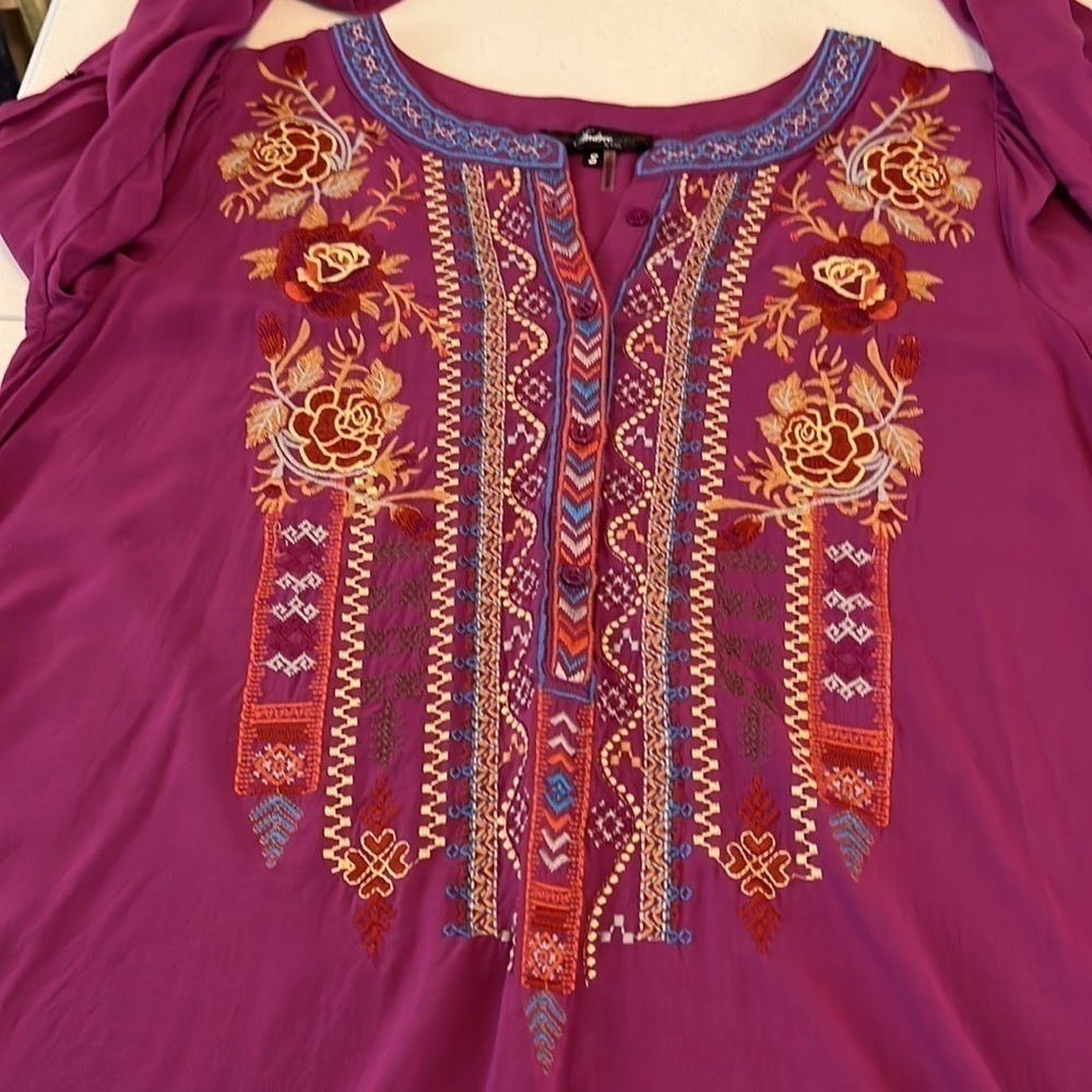 Andree by Unit Purple Embroidered Popover Front Top Size Small - Picture 8 of 8